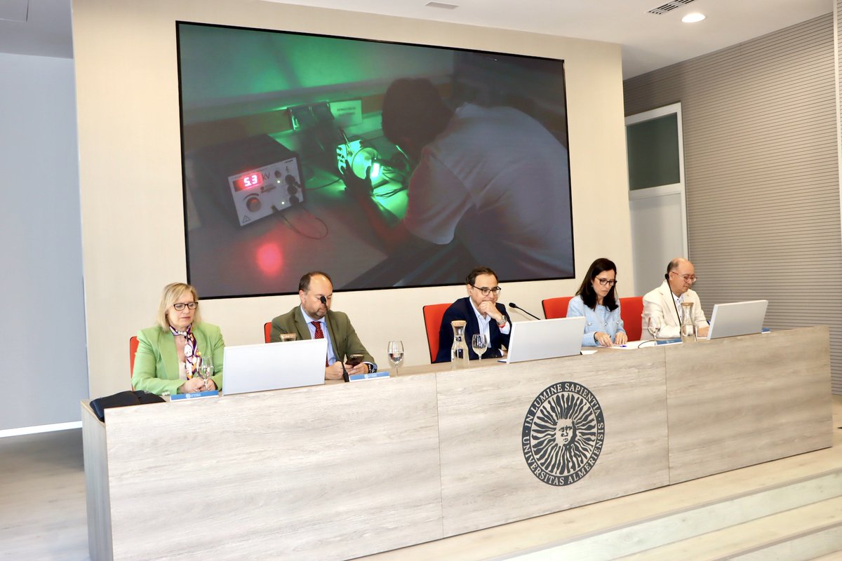 Universidad de Almería (@ualmeria) on Twitter photo 🌟 Nuevo Grado Interuniversitario en Física 🚀
La UAL y la <a href="/UniHuelva/">Universidad de Huelva</a> ofrecen este innovador grado con 60 plazas y movilidad entre ambos campus. ¡Una oportunidad única para estudiar Física Aplicada y Teórica! 🔭
🔊 Más info 👉 bit.ly/43bb8kC
#UAL #SoyUAL #FormacionUAL 🌟 Nuevo Grado Interuniversitario en Física 🚀
La UAL y la <a href="/UniHuelva/">Universidad de Huelva</a> ofrecen este innovador grado con 60 plazas y movilidad entre ambos campus. ¡Una oportunidad única para estudiar Física Aplicada y Teórica! 🔭
🔊 Más info 👉 bit.ly/43bb8kC
#UAL #SoyUAL #FormacionUAL