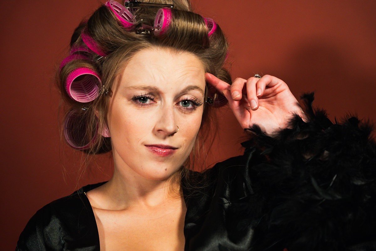 *Que Beauty School Dropout*

Grease is one of my all-time favourite movies and it definitely had an influence on this project and how I crafted these songs 🥹💗

📸 <a href="/SAICREW/">luis alberto solis</a> 

#grease #beautyschool #beautyschooldropout #newmusic #countrymusic #cuntry #cuntrymusic #vintage