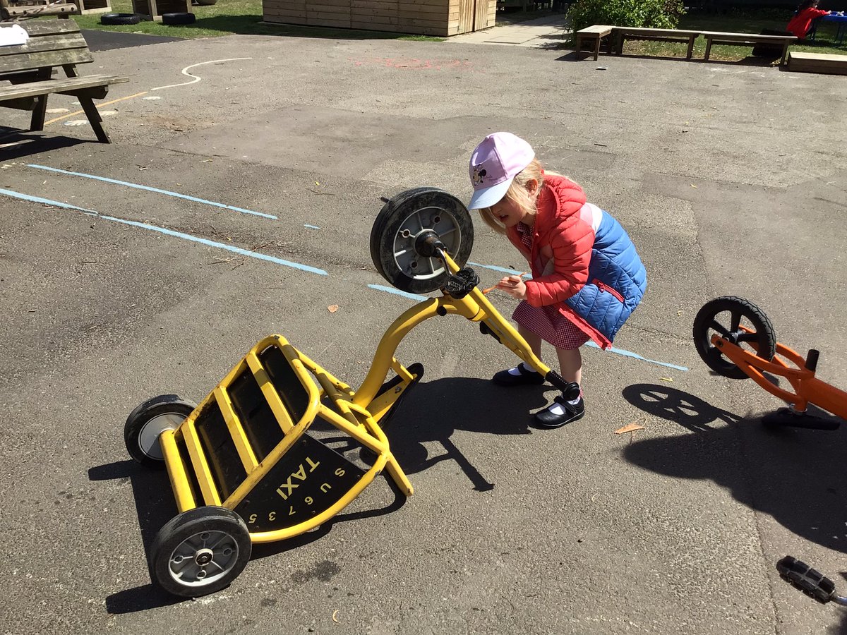 Robin class have loved creating a car wash today! #enfieldnewwalthamrobin