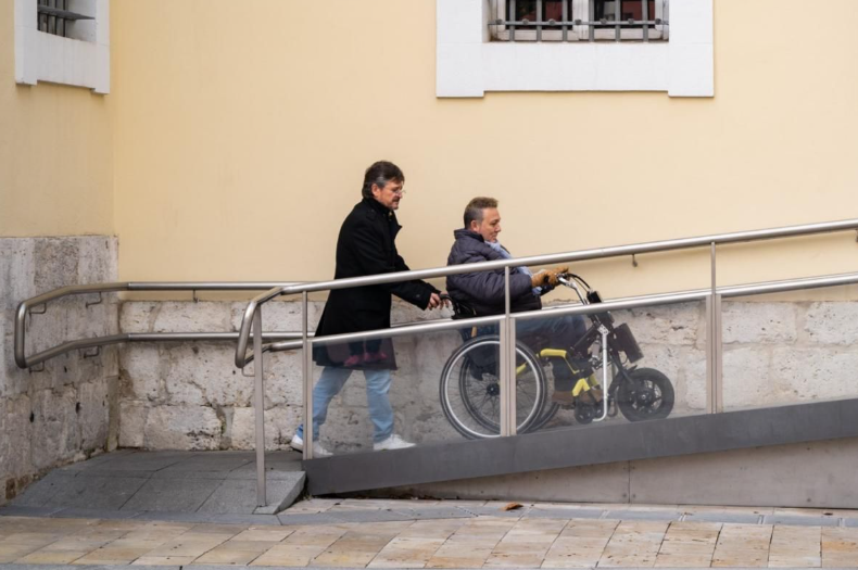 Fundacion_ONCE's tweet photo. El @Congreso_Es defiende regular la relación laboral entre las personas con #discapacidad y sus asistentes personales.

Lo cuenta @Discamedia_ 👇

https://t.co/iVvqIRA3Rs https://t.co/odbGY7Zxjk