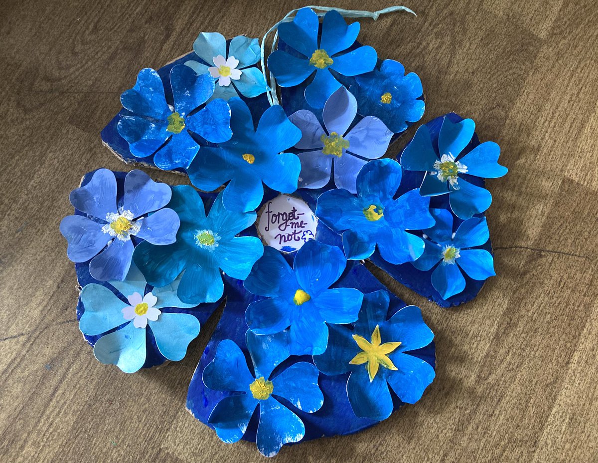 MojoWorcester's tweet photo. Gorgeous 2 #forgetmenots artworks for #DementiaAwarenessWeek 
#dementiaactionweek 

#Wellbeing 
#artsincare 
@Artsincarehomes 
@alzheimerssoc 
@DementiaFriends 
@AgeUKHW 
@AgeUKWyvern https://t.co/2GUukIRzbn