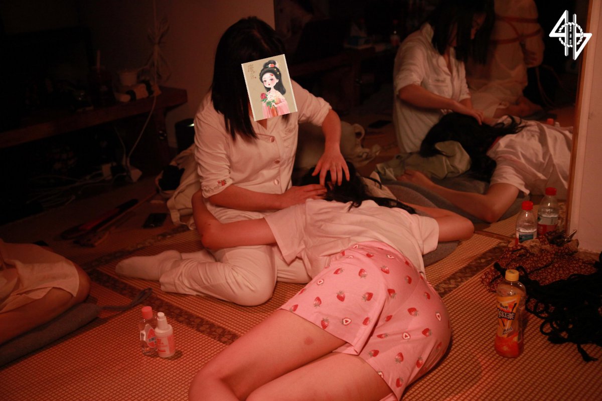 “当你忘记深呼吸时，
我的掌心将镇压你后颈——
直到你的脉搏学会，
在我规定的节拍里流动”

👧🏻：<a href="/hotaru31427/">hotaru</a>
💃🏻：<a href="/anana55811/">安安娜（探索版）</a>
🏠：Ropestudio_404

#小圈 #sp #spanking #打屁股 #女主女贝 #小圈sp #Aftercare
