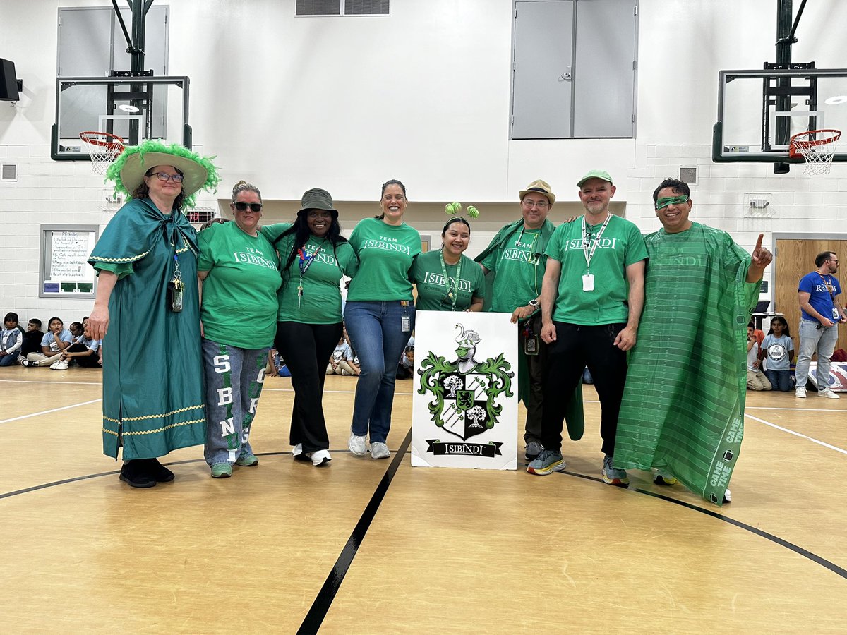 JQAEaglesDISD's tweet image. Our staff did a great job bringing it today!! 💙❤️💚🖤 We are excited for next year as it will be better and bigger!! JQA doesn’t know what is to come…. 👀👀 @ronclarkacademy @_HectorMartinez @LauraRubioGarza