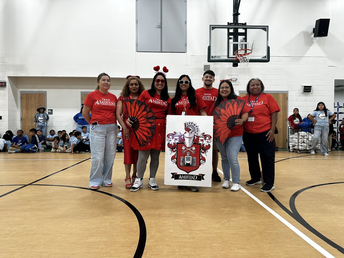 JQAEaglesDISD's tweet image. Our staff did a great job bringing it today!! 💙❤️💚🖤 We are excited for next year as it will be better and bigger!! JQA doesn’t know what is to come…. 👀👀 @ronclarkacademy @_HectorMartinez @LauraRubioGarza