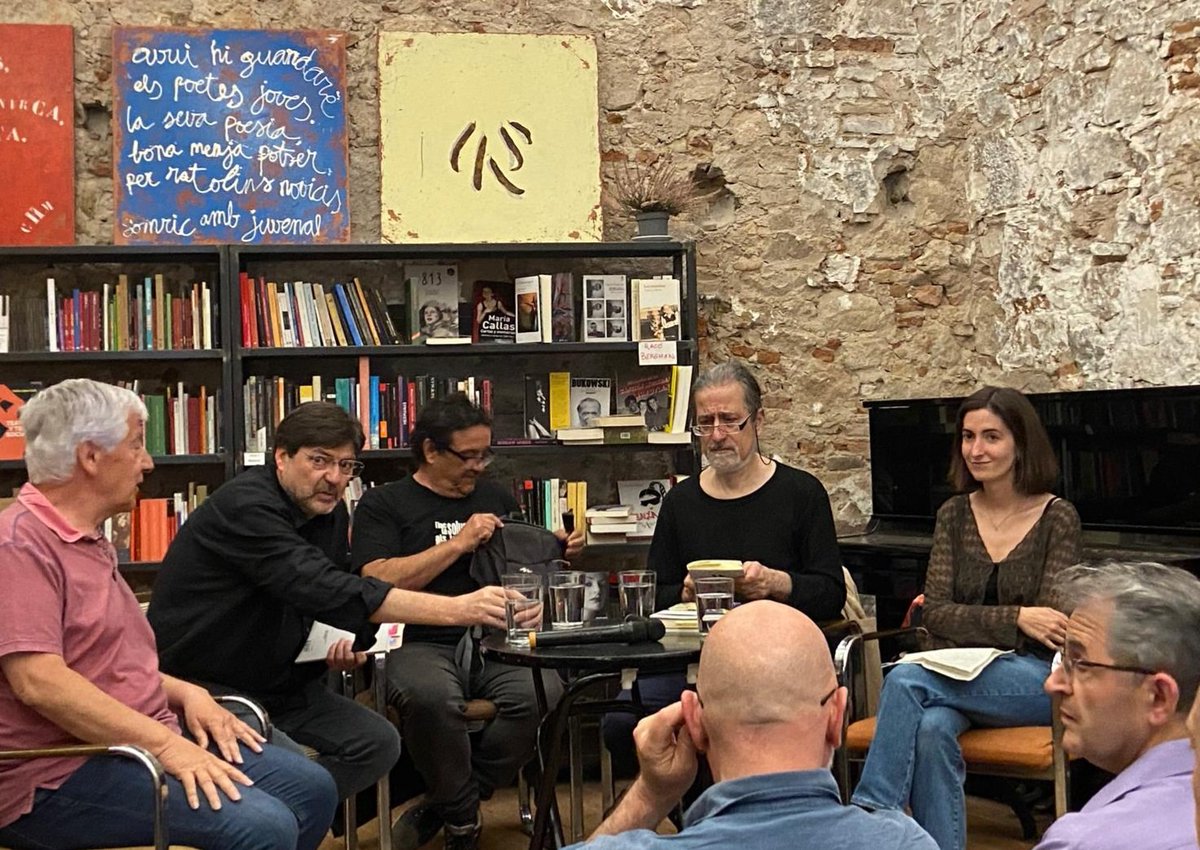 Edicions de L'Albí (@edicionsalbi) on Twitter photo Ahir va tenir lloc a <a href="/LaCalders/">Llibreria Calders</a> l'acte 'Poesia després d'Auschwitz?'. Van participar-hi el filòsof Xavier Valls i els poetes <a href="/chantalpoch/">Chantal Poch 🦋</a>, <a href="/VZumajo/">Vicenç Zumajo</a>, <a href="/JordiSolColl2/">Jordi Solà Coll</a> i <a href="/JaumeHuch/">Jaume Huch i Camprubí</a>. Un recital que va voler donar resposta a la pregunta formulada per Theodor Adorno. Ahir va tenir lloc a <a href="/LaCalders/">Llibreria Calders</a> l'acte 'Poesia després d'Auschwitz?'. Van participar-hi el filòsof Xavier Valls i els poetes <a href="/chantalpoch/">Chantal Poch 🦋</a>, <a href="/VZumajo/">Vicenç Zumajo</a>, <a href="/JordiSolColl2/">Jordi Solà Coll</a> i <a href="/JaumeHuch/">Jaume Huch i Camprubí</a>. Un recital que va voler donar resposta a la pregunta formulada per Theodor Adorno.