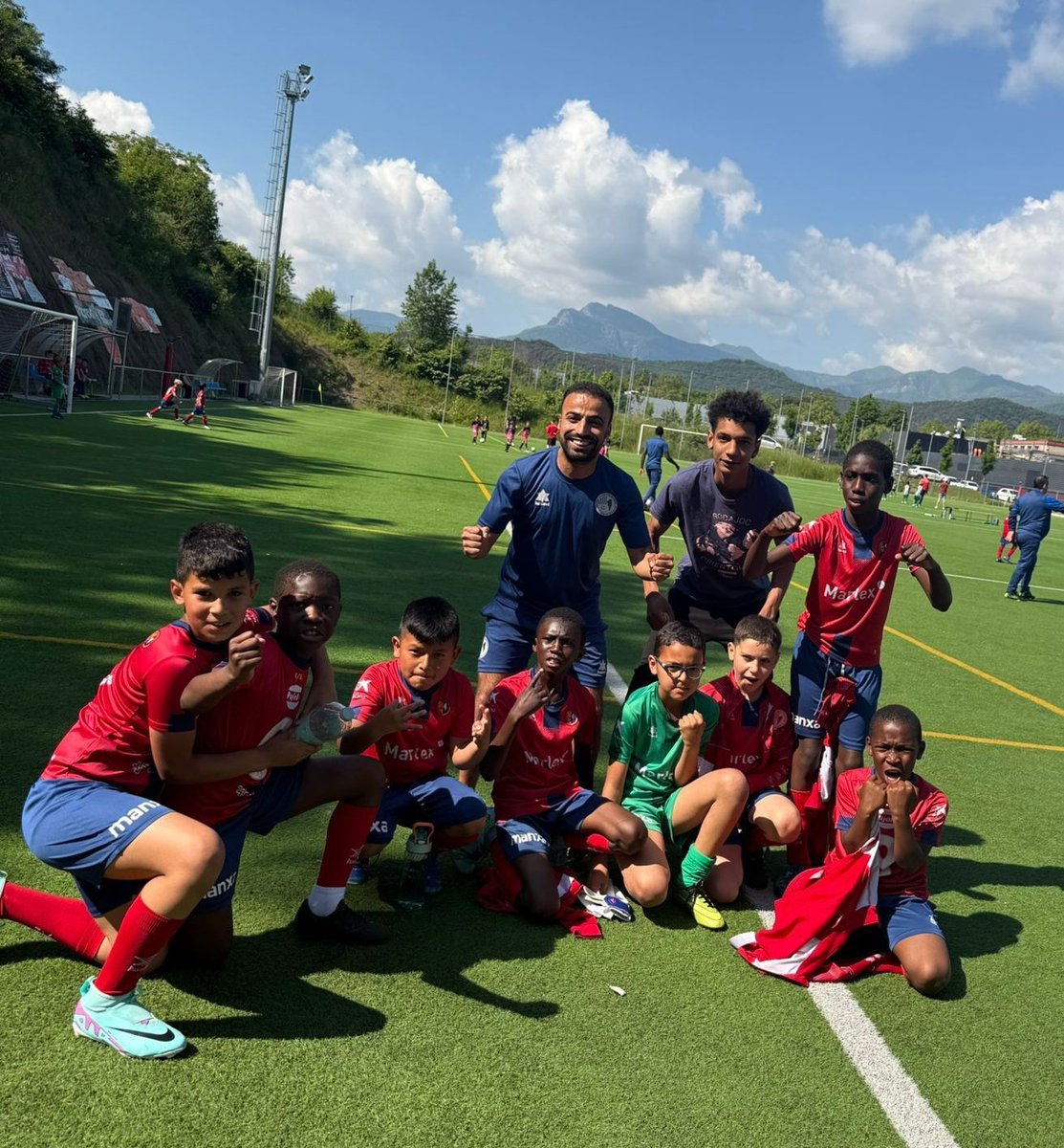👉 Tres equips del futbol social de <a href="/UEOplanter/">UE Olot - Planter</a> han estat convidats a a la Jornada Extraordinària de la <a href="/BarcaAcademy/">Barça Academy</a>

📅 Serà aquest diumenge 25 de maig a la CE Joan Gamper

🫂 Seguim treballant per la inclusió i integració a través del futbol i l'esport! 

#femclub #OrgullOlotí