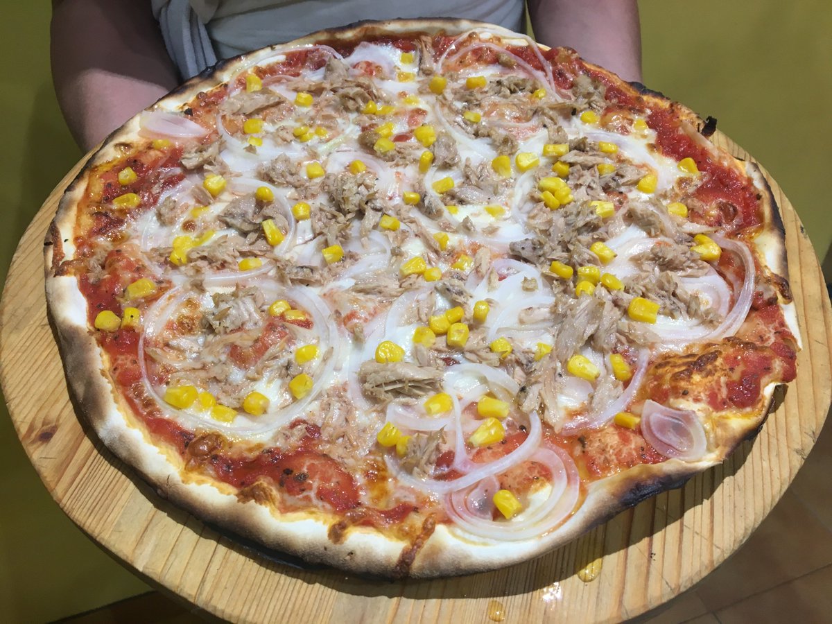i think it's rude how much people dunk on hawaiian pizza like have you ever seen spanish tuna and corn pizza?