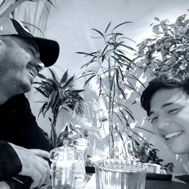 francesco2di's tweet photo. Almeno una volta al mese con il mio attore preferito❤️
Padre e figlio, e nessun altro 😌❤️❤️ https://t.co/SBX4U49xOJ