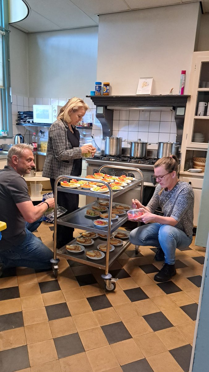 Peter Pot (@peterpot11) on Twitter photo Geslaagde High Tea in inloophuis De Herberg, verzorgd door medewerkers van bedrijf <a href="/Hospitainer/">Hospitainer</a> uit Vaassen. Ook met dank aan <a href="/presentadoorn/">Present Apeldoorn</a> Geslaagde High Tea in inloophuis De Herberg, verzorgd door medewerkers van bedrijf <a href="/Hospitainer/">Hospitainer</a> uit Vaassen. Ook met dank aan <a href="/presentadoorn/">Present Apeldoorn</a> 