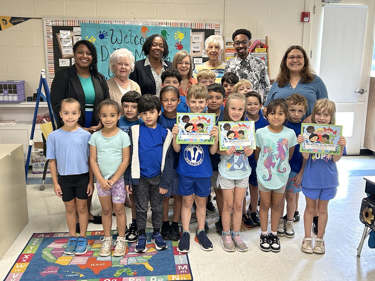 Mr_MooreBME's tweet image. Thank you to Commissioner At-Large Kay Cashion &amp;amp; the  Dolley Madison Women&apos;s Club for their visit! Our students appreciated meeting an author and receiving books! @SouthernElemGCS @GCSchoolsNC @Dukes4NC @GuilfordCounty #CommunitySupport #ReadingIsFun