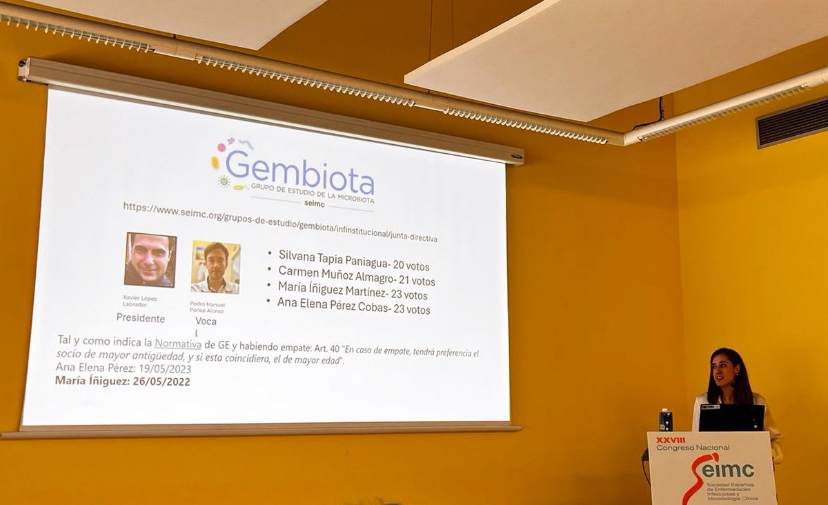 Durante la reunión administrativa del grupo en #XXVIIICongresoSEIMC hemos dado la bienvenida a María Iñiguez y Ana Elena Pérez Cobas como miembros de la Junta. 

Agradecemos a Patricia Pérez Matute su gran labor como presidenta, cargo que asumirá a partir de hoy F. Xavier López.