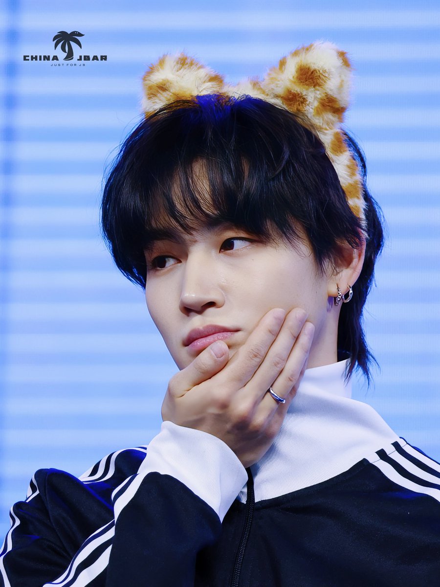 ChinaJbar's tweet photo. [HQ] 250517 베이징 팬싸 1.0

Cute🥰
@jaybnow_hr
#JAYB #제이비 https://t.co/mzNxsHGpxj