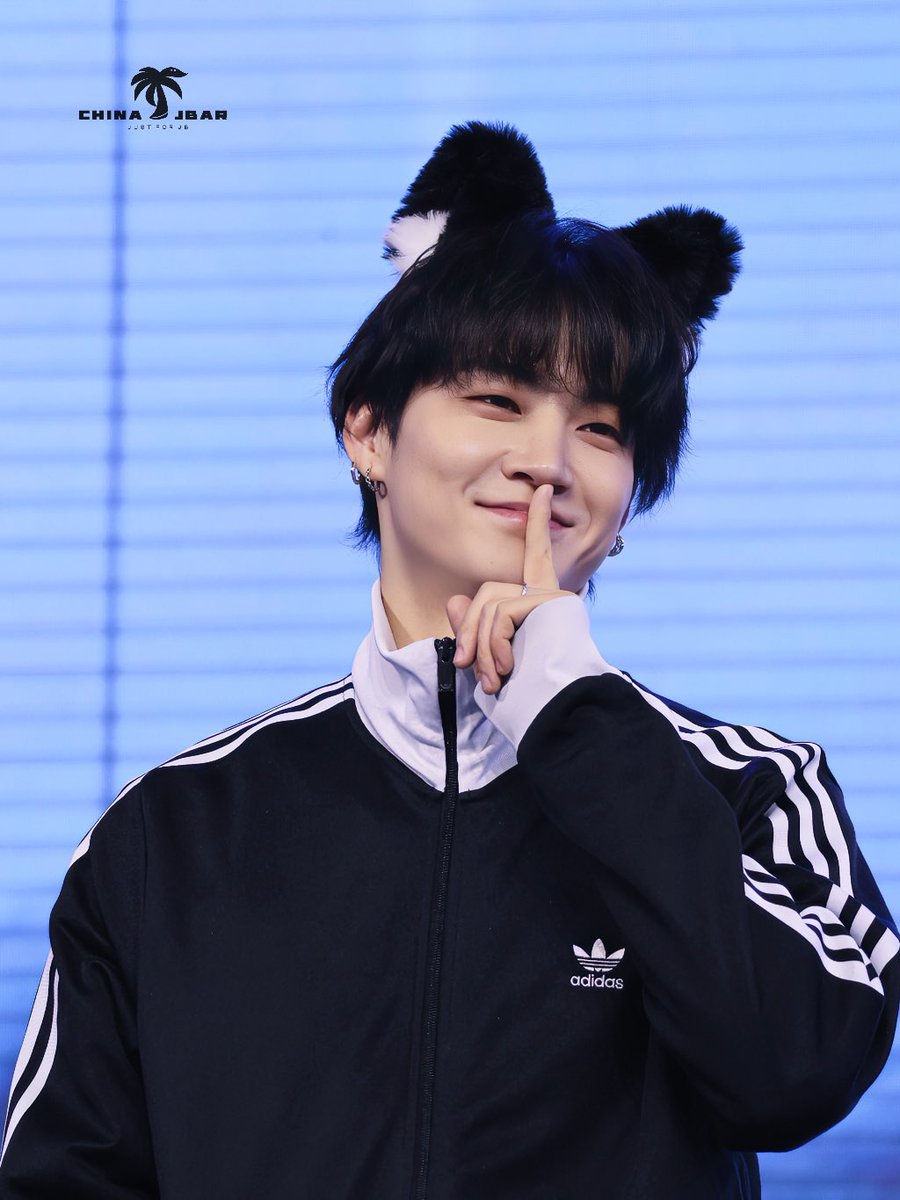 ChinaJbar's tweet photo. [HQ] 250517 베이징 팬싸 1.0

Cute🥰
@jaybnow_hr
#JAYB #제이비 https://t.co/mzNxsHGpxj