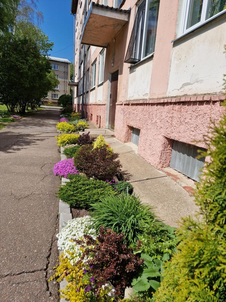 KarmenJoller's tweet image. Valitsuse istung toimus täna Eesti kaunis piirilinnas Narvas. Külastasime Narva Muuseumi – sõnumiviijat Venemaale. Mäletate neid 9. mai plakateid, mis avalikult ütlesid, et Putin on sõjakurjategija? Just selle algatuse eest pälvis direktor Maria Smorževskihh-Smirnova Aasta…
