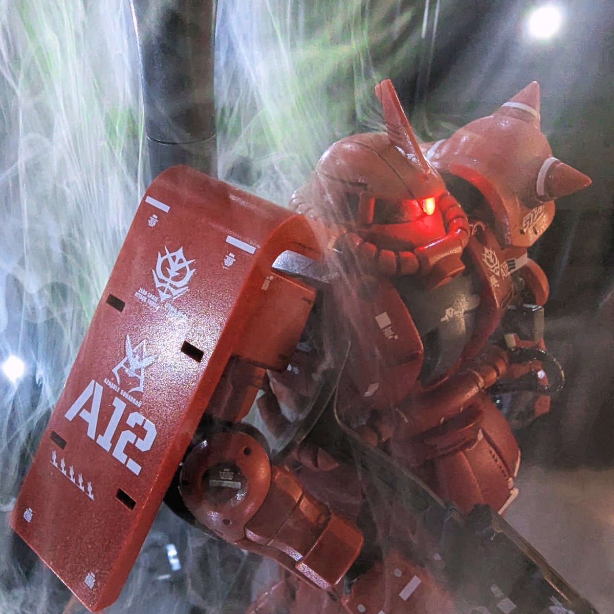 My first gunpla build in a very long time, but I gave it a good shot! ♥️ I'm cosplaying tomorrow as Char Aznable at MCM Comic con, so this lil' guy will accompany me!

HG 1/144 MS-06S ZAKU Ⅱ PRINCIPALITY OF ZEON CHAR AZNABLE’S MOBILE SUIT Red Comet Ver. ☄️
