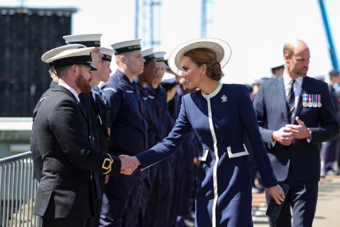 This photo depicts a really good work dynamics of the Prince and Princess of Wales. 

Their commanding power, the confidence, the professionalism, the respect of their roles on the current engagement, are all there.

Royalty, indeed.
👏👏👏