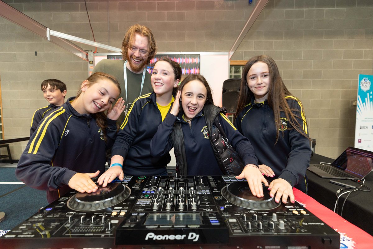 esbscienceblast's tweet image. Day 3 done and dusted 👩‍🔬🔬

We can&apos;t believe #ESBScienceBlast Limerick is finished already! 

Thank you to all the amazing schools that participated across the three days, we hope you enjoyed your time with us ⭐🧪