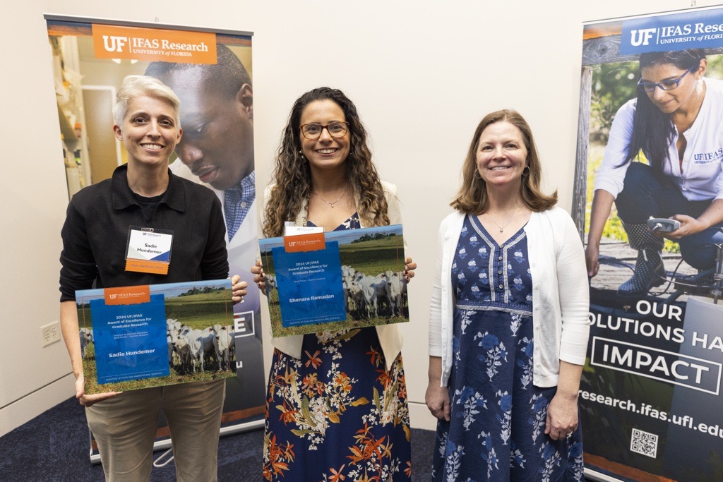 Congrats to Shenara Ramadan! She received the UF/IFAS Award of Excellence for Graduate Research – Best Thesis! Special thanks to Dr. Sadie Hundemer, Chair of her supervisory committee, for her guidance.

#UFIFAS #GraduateResearch #AEC