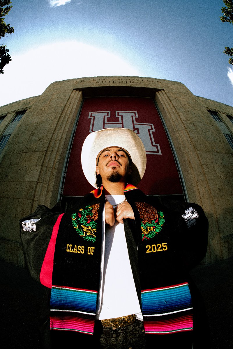 gflo_tx's tweet image. Congrats to all the graduates 🎊