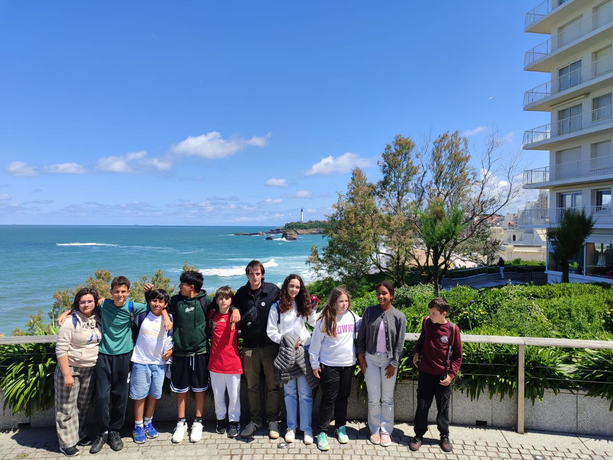 MRE_Eskola's tweet photo. EUS - Gure DBH1eko ikasleak Biarritzen egon dira balleta ikusten. Primeran pasa dute!!

ES - El alumnado de 1°ESO ha estado en Biarritz viendo el ballet. ¡Lo han pasado en grande!

#biarritz #ballet #MRE #lh #egia https://t.co/BLTLCS3Wgm