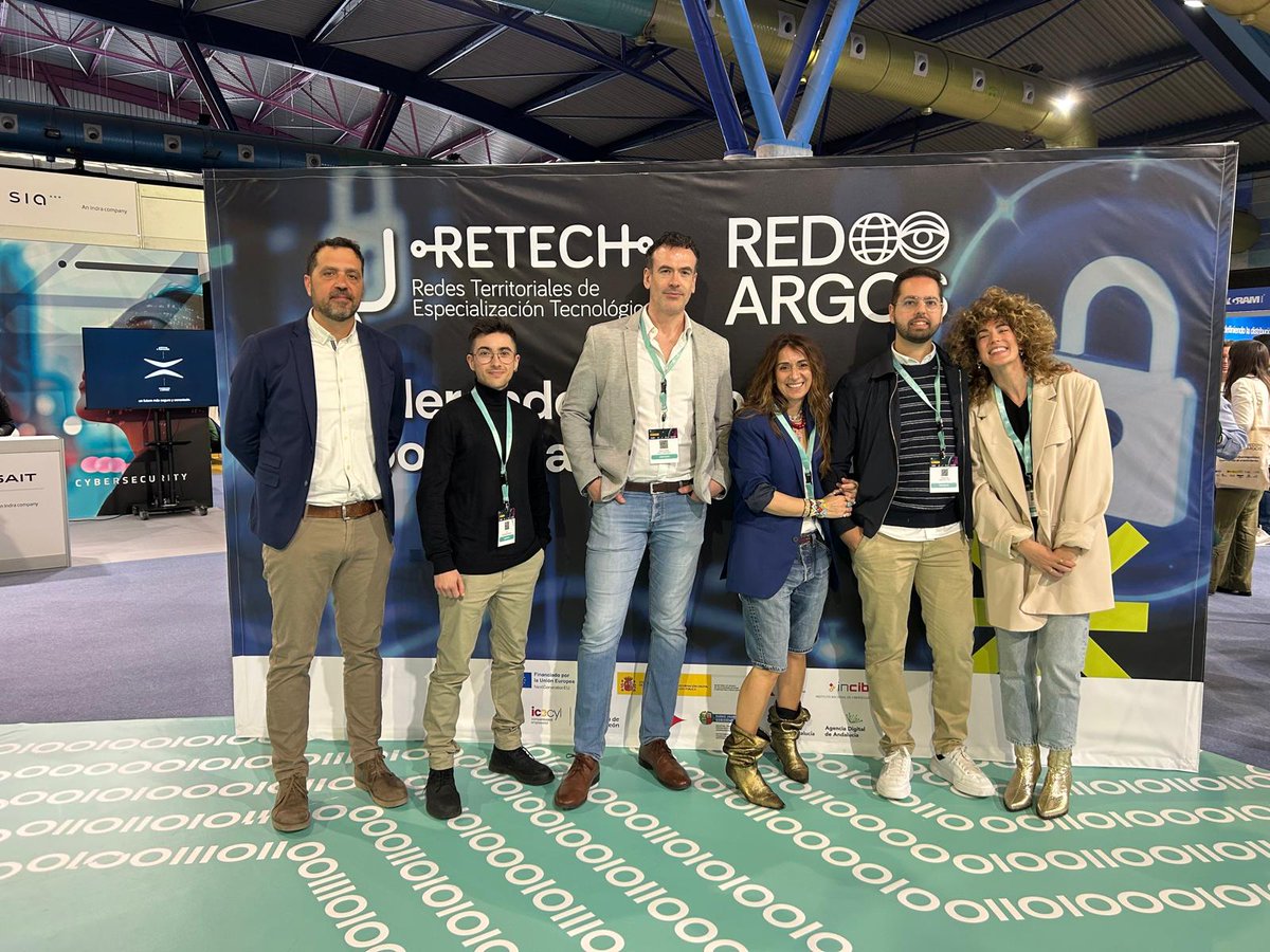Docentes y alumnado de nuestro centro presentes en el Congreso de Ciberseguridad de Málaga. Presentamos nuestro máster y las oportunidades de emprendimiento del sector. ¡Gran ponencia de Eli, alumno del máster, compartiendo su visión práctica! 🔐🚀 #Ciberseguridad #FPInnovadora