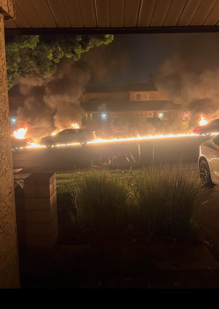 BREAKING: Tierrasanta fatal plane crash update.
Look at this river of fire after the crash. 
This is jet fuel going down the gutter, lighting every car/trash bin in its path on fire. 
Live updates continue on CBS8+, our streaming channel, download on your TV-watch for free.