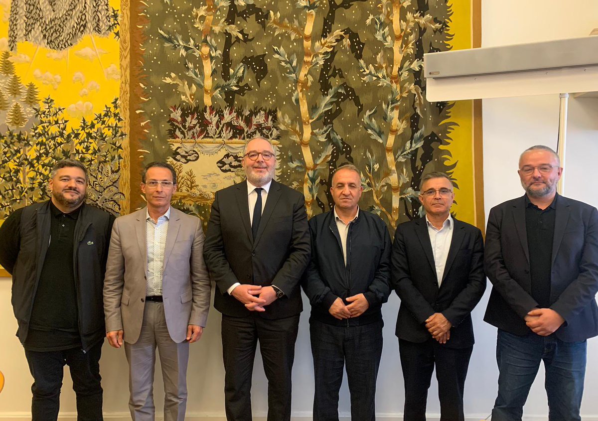 Avec mon ami <a href="/DylanBoutiflat/">Dylan Boutiflat</a> nous sommes mobilisés pour une #Syrie démocratique et multiculturelle.

Aussi nous avons reçu au <a href="/Senat/">Sénat</a> le Vice-président de l’Administration autonome du Nord et de l'Est de la Syrie (AANES).

La France doit poursuivre sa mobilisation. 

#Rojava