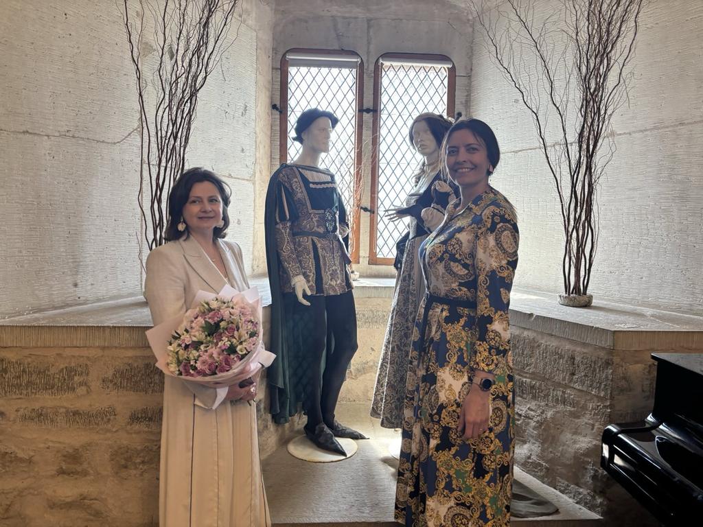 KarmenJoller's tweet image. Today’s cabinet meeting was held in Narva – Estonia’s beautiful border city. We visited Narva Museum, a messenger to Russia. Remember the May 9 banners calling Putin a war criminal? Director Maria Smorzhevskihh-Smirnova earned the European of the Year title for this bold act. In…