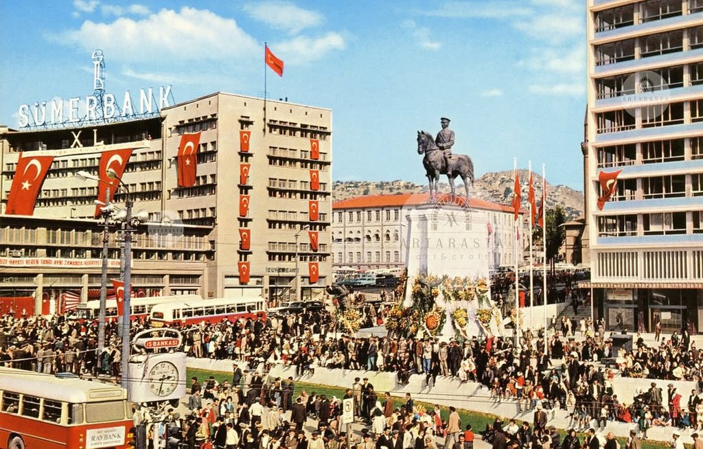 Yaşasın seküler, Türkçü Türkiye!