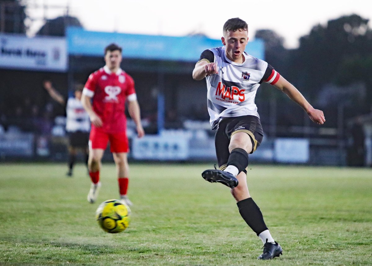 robrambles's tweet image. This time last week 🏆.

Unbelievable effort throughout the season. 

An amazing group of overachievers ✅