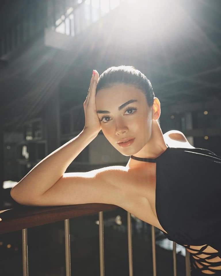 beautiful as if it is the full moon on the night of completion 

ÖzgeYağız #ÖzgeYağız