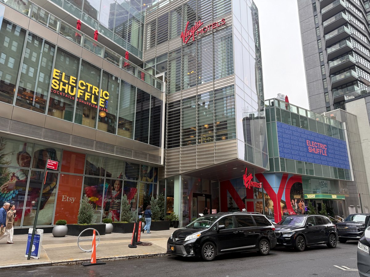 Virgin Hotels New York City Review &amp; Room Tour!

Read: whereintheworldiscl.com/virgin-hotel-n…
Watch: youtu.be/XmCHvASH2Pk

#nychotel #virginhotelNYC #hotelreview #luxuryhotel