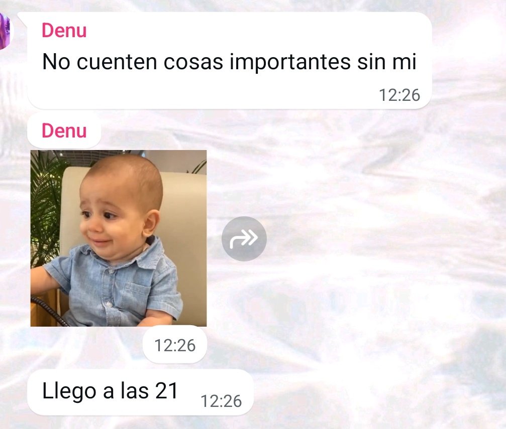 MaiDenari's tweet photo. mi amiga que llega más tarde a la juntada https://t.co/VnCA4arcQD