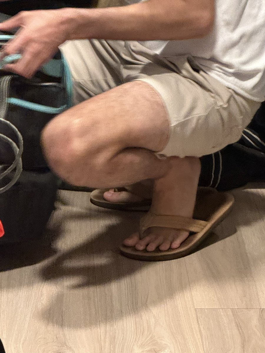 Cleaning out my closet. Who wants to come over and help me while my man is at work? 😉🔥

#gayfeet #boyfeet #gayporn #rainbowsandals #footfetish