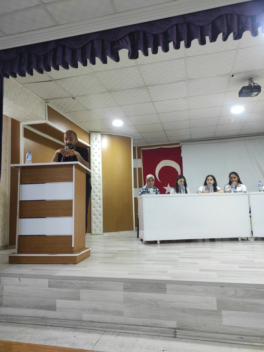Okulumuzda Anadolu Mektebi Yazar Okumaları projesi kapsamında Cengiz Aytmatov paneli düzenlendi.Emeği geçen M. Eyüp ŞAHİN'e ve öğrencilerimize teşekkür ederiz.