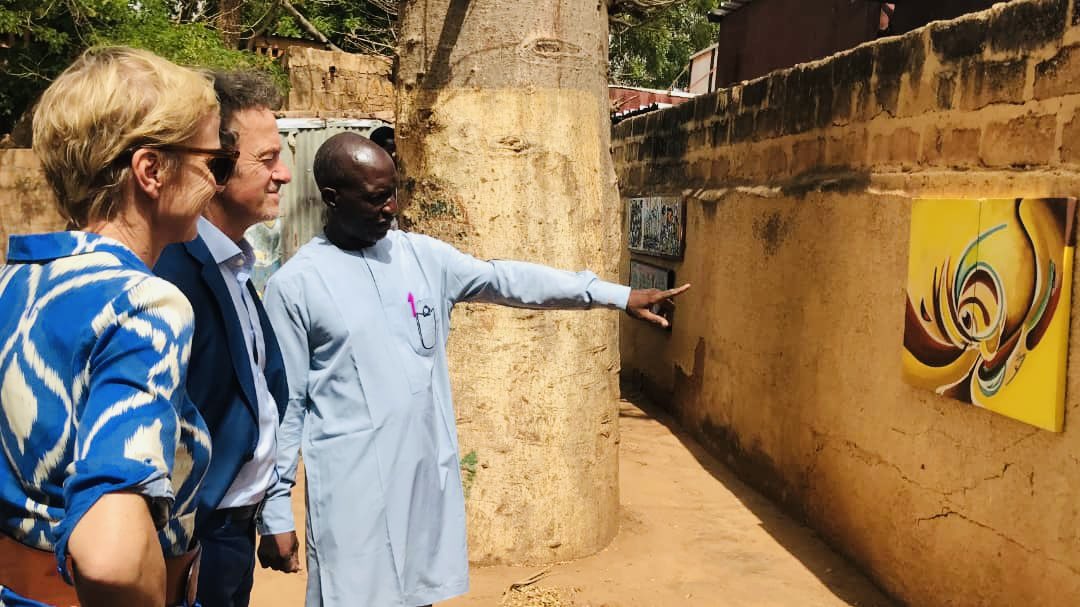 Journées Portes Ouvertes à #Niamey de l’APAPS, l’Association pour la Promotion des Artistes Peintres et Sculpteurs du #Niger. L’art ouvre les yeux. L'art rend visibles les choses invisibles et indicibles. L'art développe la créativité. #NigerPositif