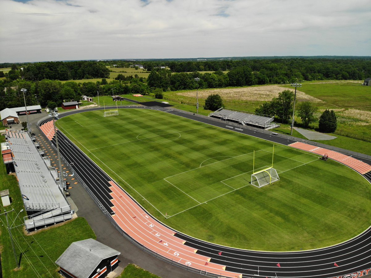 TurfgrassTiger's tweet photo. We had to finish the regular season with a @premierleague look on our pitch! Ready for playoffs next week! @FieldExperts @PWCSNews @ToroGrounds https://t.co/VN4GafTfCo