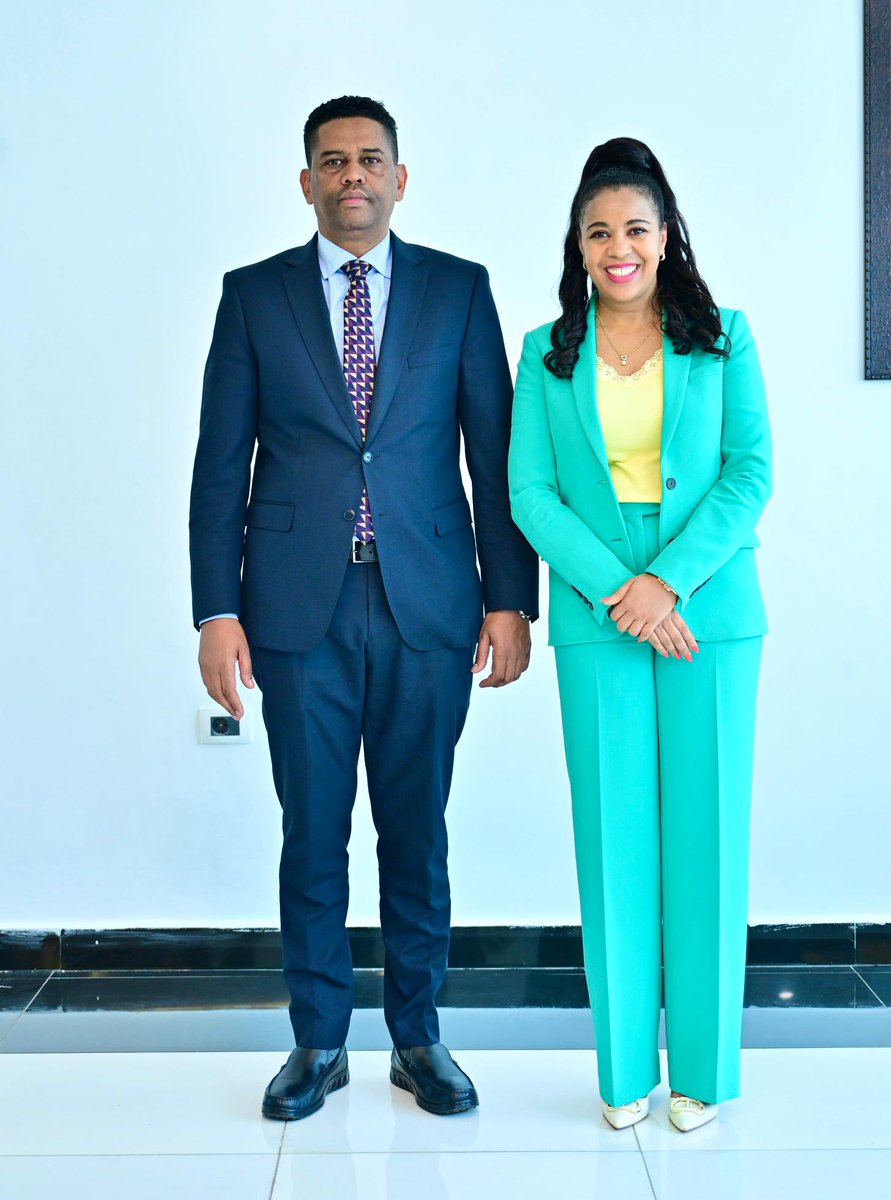 telebirr's tweet photo. ክቡር ሚኒስትር ለሰጡን የላቀ ማበረታቻና ገንቢ አቅጣጫ እንዲሁም ለዲጂታል ኢትዮጵያ ግንባታ በጋራ ለመስራት ላሳዩት ቁርጠኝነት ከልብ የመነጨ ምስጋና እናቀርባለን። 7/7
#DigitalEthiopia #GSMA #ITU #WorldBank #OECD #G6countries #HOPR #HoF #MoTRI https://t.co/r5YIszR91l