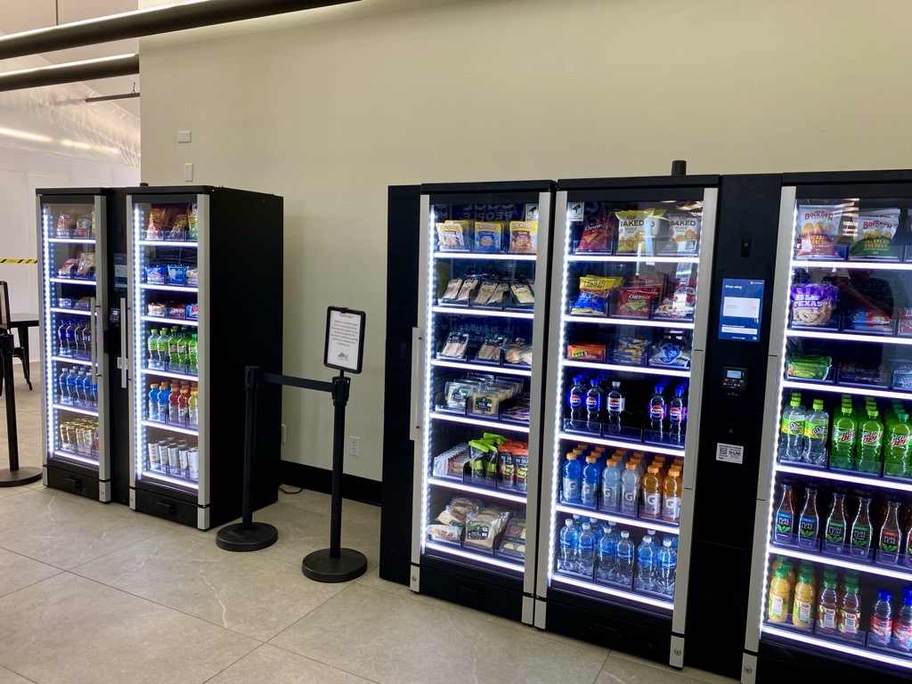FlyFlagstaffAZ's tweet image. Hot coffee, fresh sandwiches, snacks, and cold drinks are now available both before and after security. Coming soon: An Express Visitors Center in the former café space! Pick up travel essentials, Northern Arizona souvenirs, and enjoy a canned alcoholic beverage before you board.
