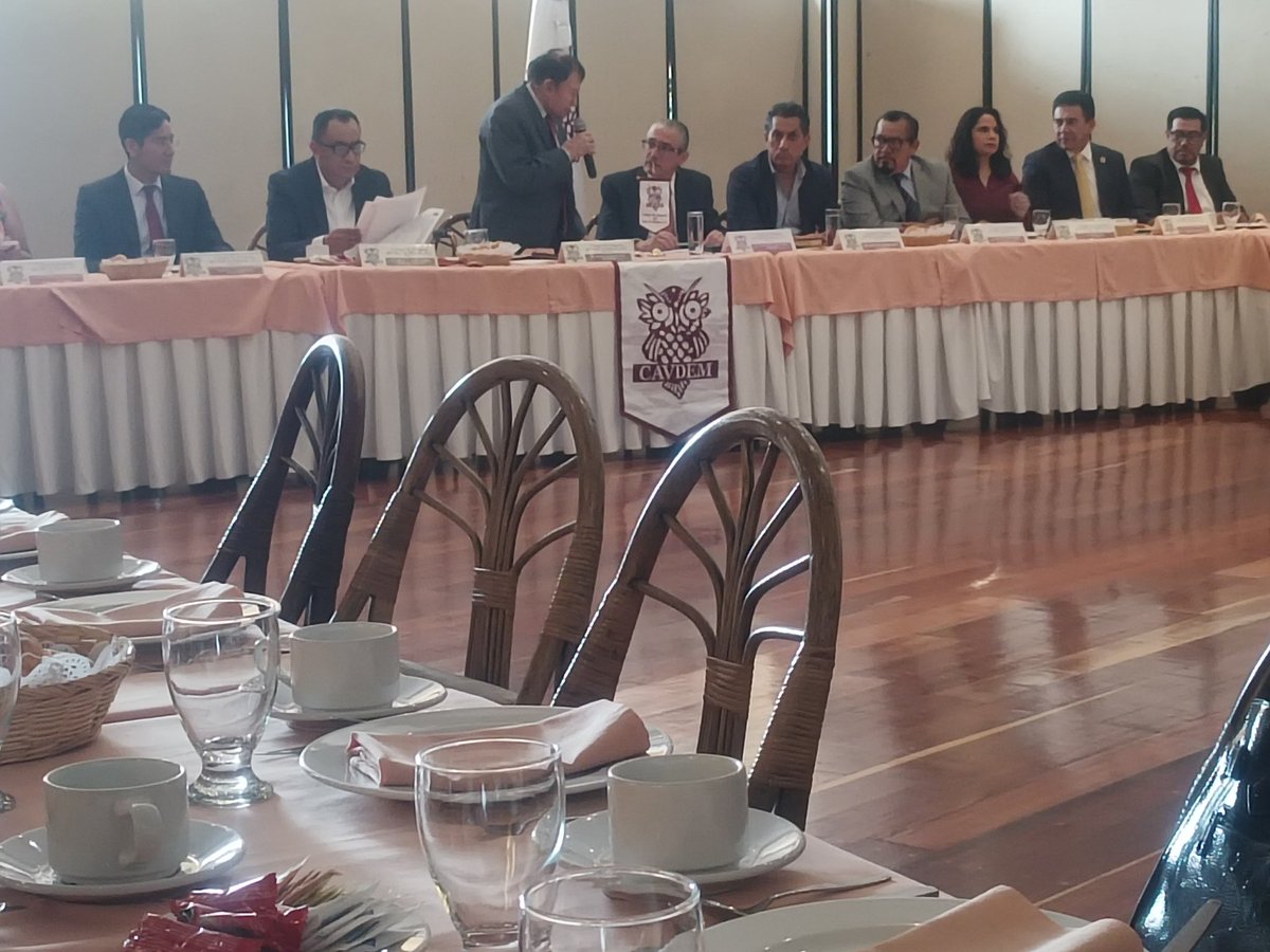 Iniciamos nuestra sesión de trabajo en el <a href="/cavdem1970/">Colegio de Abogados del Valle de México, A.C.</a> con nuestro invitado el ex titular de la Fiscalía General de Justicia del Estado de México (FGJEM), Alejandro Gómez Sánchez, quién además se postula como Magistrado. <a href="/AsecemNacional/">asecem nacional</a> <a href="/FiscaliaEdomex/">Fiscalía Edoméx</a> <a href="/SintoniaticaD/">Sintoniática Digital</a> <a href="/edomexaldia/">Edomex Al Día</a>