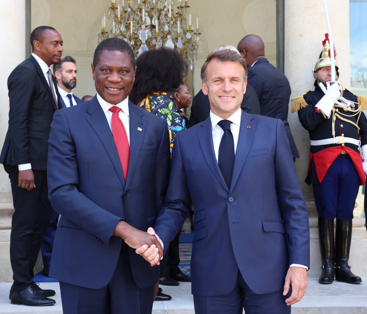 MashatileNews's tweet photo. Deputy President @PMashatile met with President Emmanuel Macron today at the Élysée Palace, France.

The visit will deepen multilateral cooperation between South Africa and France.

#PaulMashatile https://t.co/XxuXAPjPne