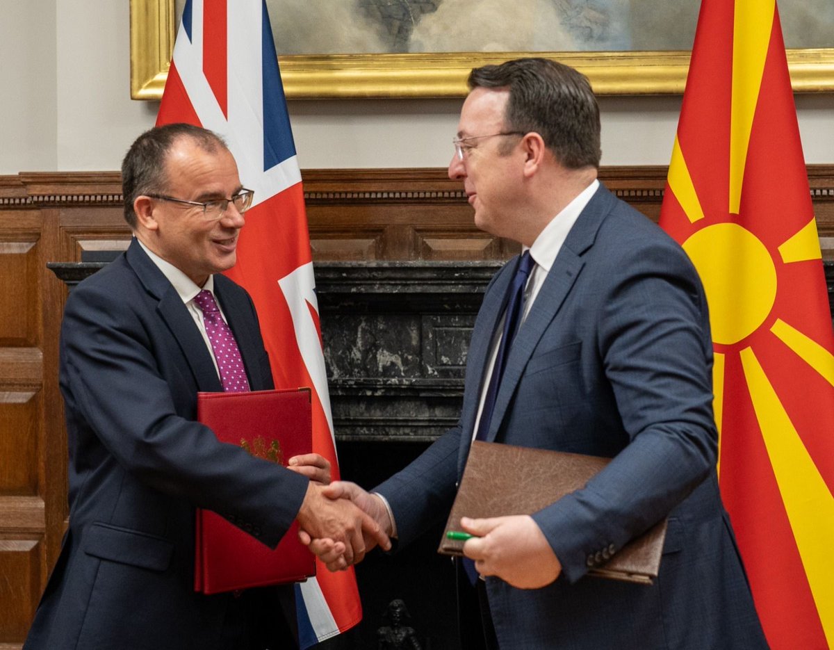 Proud to sign the UK-North Macedonia G2G Partnership today. This partnership will boost economic growth and see UK businesses deliver key infrastructure in transport, health, energy &amp; tech across North Macedonia 🇬🇧🤝🇲🇰