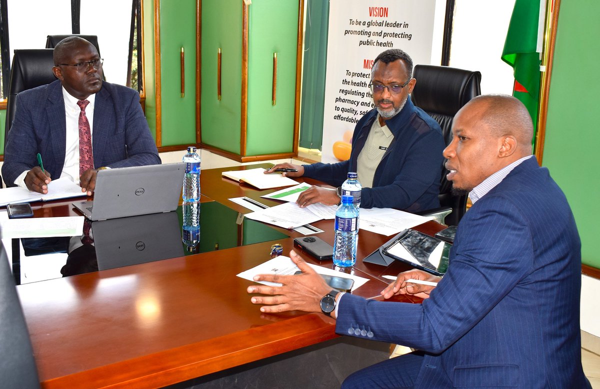 ppbkenya's tweet photo. Today, the Pharmacy and Poisons Board (PPB) hosted the Kenya Association of Pharmaceutical Industry (KAPI), led by Chairman Dr. James Mokoro, for a consultative meeting on regulatory issues and policy matters impacting the sector. Chaired by Dr. Ahmed Mohamed, Director of Health Products and Technologies, the engagement identified priority areas for strengthening regulation to safeguard public health.

Earlier on Wednesday, PPB also held discussions with Medical Devices Stakeholders (MEDAK) to address their concerns and enhance the efficiency of service delivery in the medical devices sector.