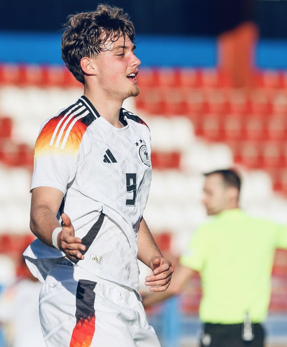 Alexander Staff is a real talented number 9.

—> Top Off the Ball Movement 
—> Great in Linking Up Play
—> Top Finishing 

Massive impact in the 1st Goal and scored the 2nd (2-0 in the 20th minute).

𝐑𝐄𝐌𝐄𝐌𝐁𝐄𝐑 𝐓𝐇𝐄 𝐍𝐀𝐌𝐄 🇩🇪✨