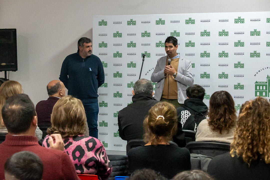 UN CLIC QUE CONECTA EL PRESENTE CON EL FUTURO

Se inauguro en Rivadavia un nuevo Centro Local de Innovación y Cultura (CLIC) .
Este nuevo espacio, está destinado a brindar capacitaciones en programación y tecnologías 4.0.

+INFO👉munirivadavia.gob.ar/un-clic-que-co…