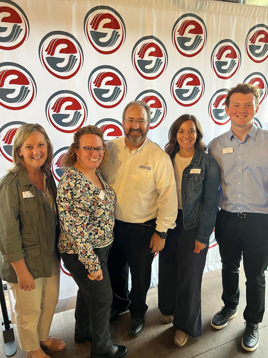 NoblesvilleCOC's tweet image. Our chamber staff joined other area non-profits at yesterday's Longest Table lunch with Serve Noblesville! We saw many chamber members, while 40 nonprofits came together to make connections & continue to make our community stronger. The caricature drawing was a fun added bonus!