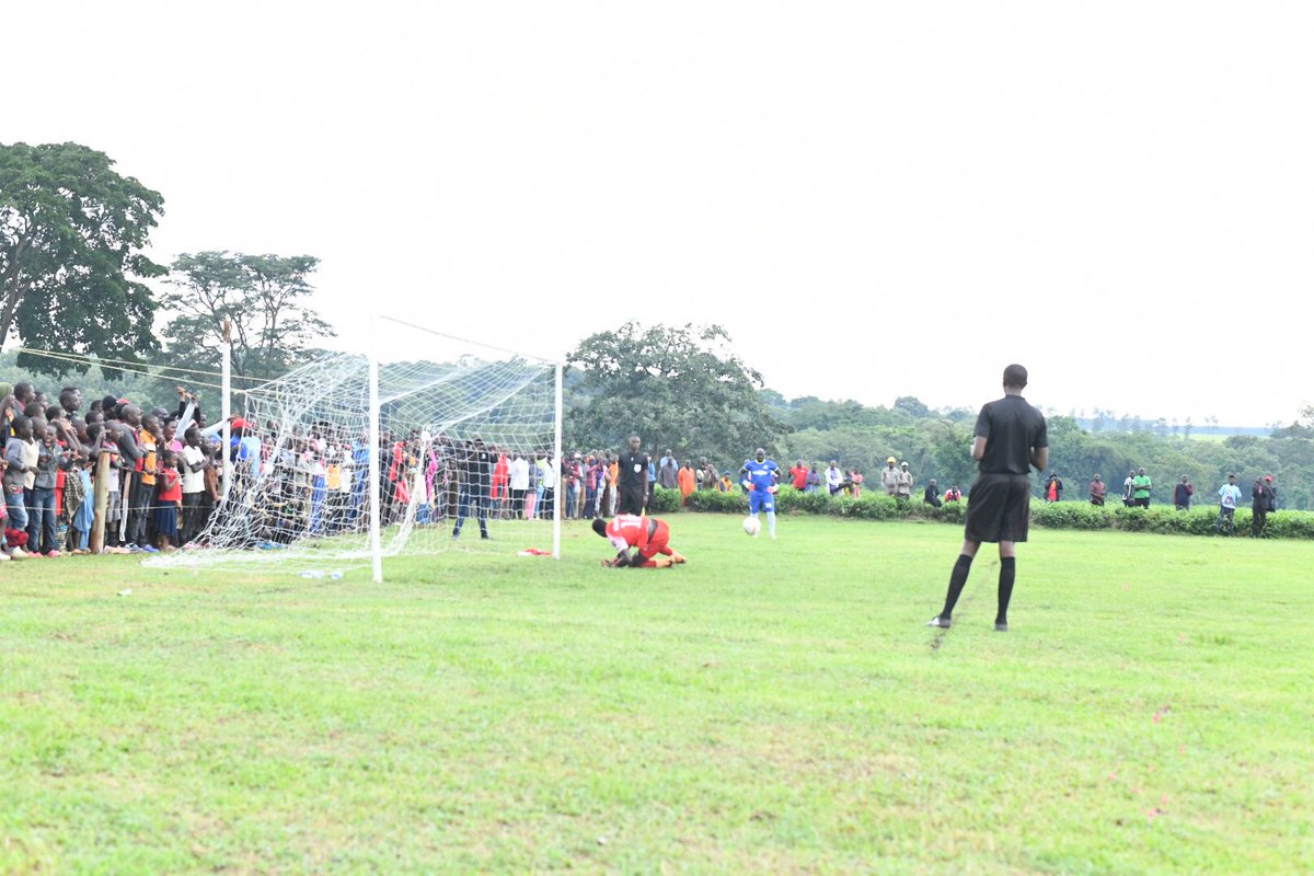 Uganda Revenue Authority (@urauganda) on Twitter photo The <a href="/URAFC_Official/">URA Football Club</a> Legends carry the day 4-2 by way of penalties.
Diego Hamis Kiiza converted an ice cold pen sending the Buhimba United Saints FC to Jupiter.
Victory for the Taxman in the oil hub. The match day organizer and the State Minister for Public Service - Hon The <a href="/URAFC_Official/">URA Football Club</a> Legends carry the day 4-2 by way of penalties.
Diego Hamis Kiiza converted an ice cold pen sending the Buhimba United Saints FC to Jupiter.
Victory for the Taxman in the oil hub. The match day organizer and the State Minister for Public Service - Hon