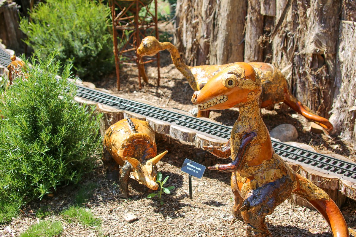 Sun's out, fun's out at the Descanso Railroad 🚂 Created with all-natural materials by Applied Imagination, the Road Trip Across America installations are adding a delightful dose of whimsy to the garden. 

Our model trains run from 8:30am–6:30pm daily.