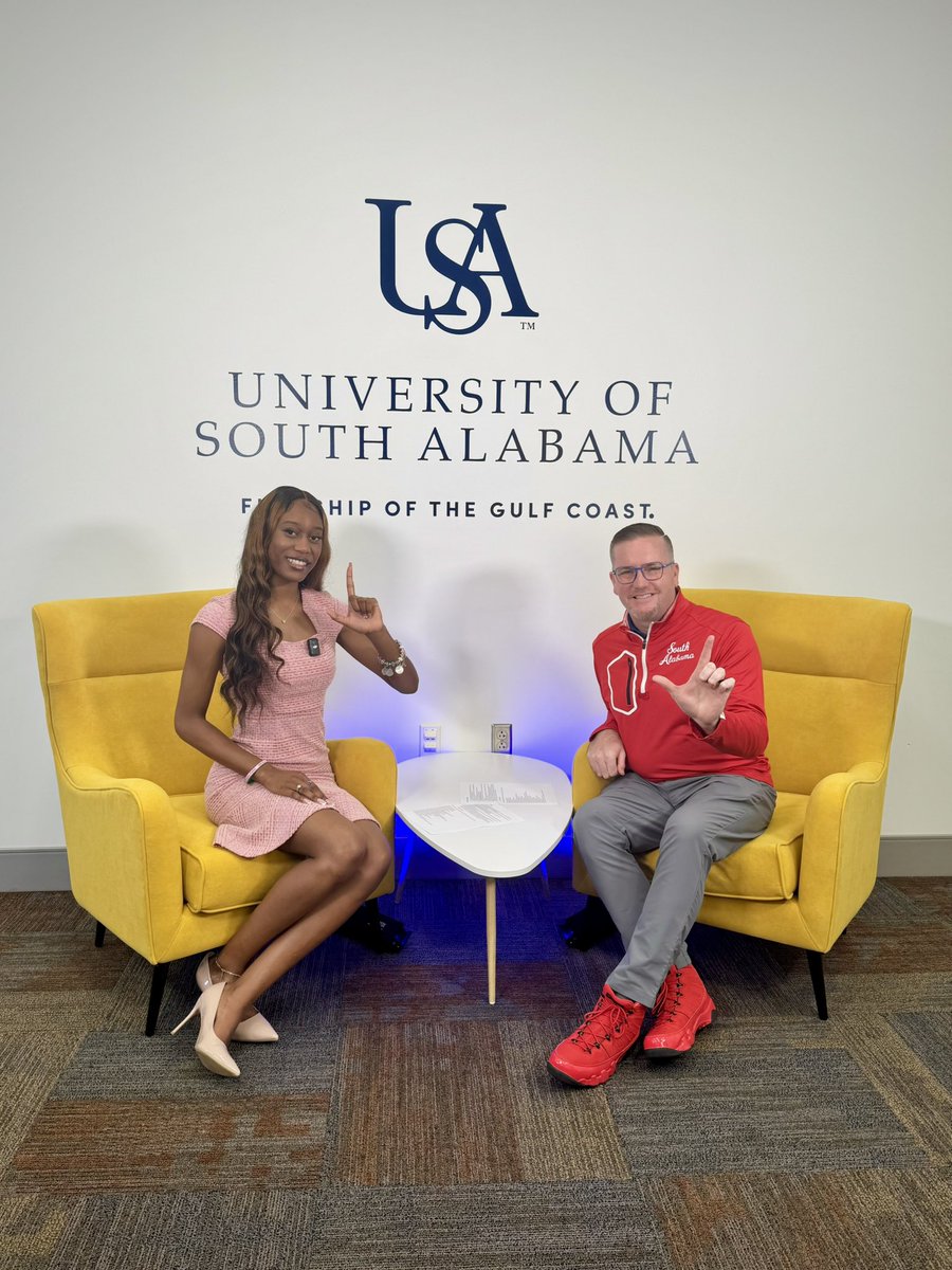 SA_StuAffairs's tweet photo. Coming later this summer is our new monthly interview series, Den Dialogues: South Student Leaders Unscripted. We’re diving into real talk with some of the boldest voices on campus! #TBT to recording this unforgettable conversation with Asia Stuart. #ReadySouthGo 🔦✨🐾 https://t.co/qBGxXCUH0h