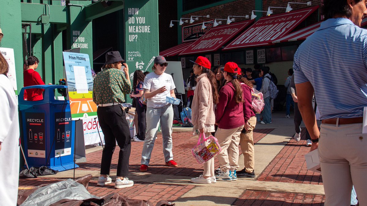 VerveTx's tweet image. As part of the STEM Day at Fenway event, a few lucky Vervians spent the afternoon with students at the ballpark exploring the world of science through interactive demonstrations and hands-on activities. We love partnering with @SciScientists to inspire the next generation of…